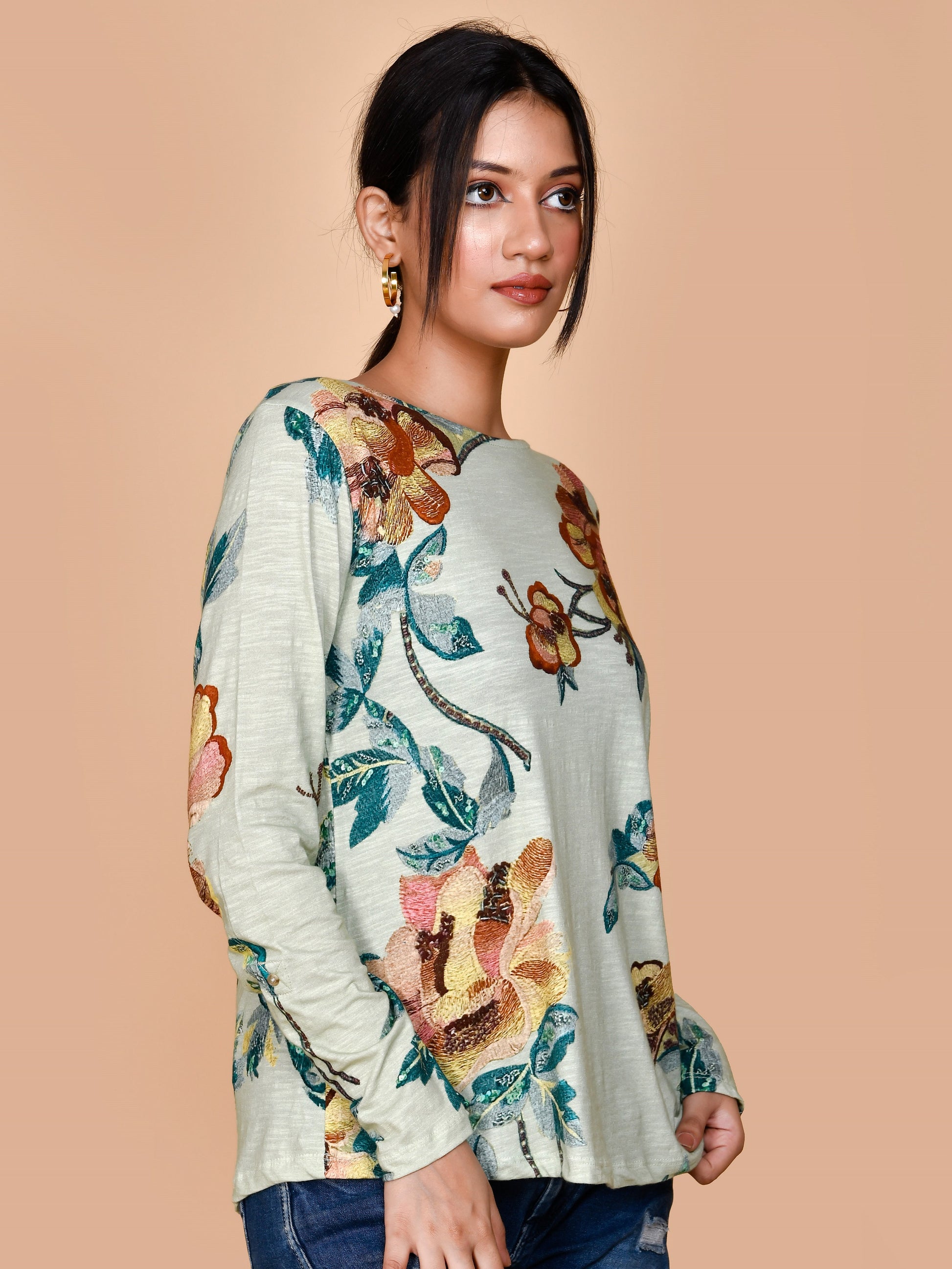 Expertly crafted from Khadi cotton, this full-sleeved top combines style and comfort for girls and women. Its regular fit and full sleeves make it perfect for any occasion. Made from high-quality materials, this top is not only durable but also environmentally friendly. Elevate your wardrobe with this timeless pie