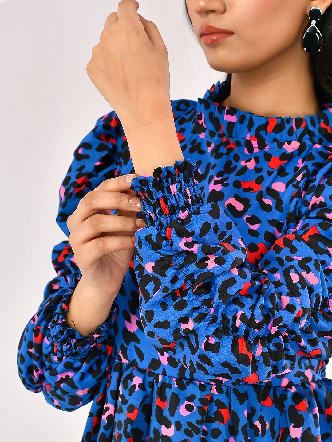 The beautiful blue print adds a touch of elegance and sophistication, while the comfortable fit ensures you'll look and feel your best. Upgrade your wardrobe with our must-have dresses today.