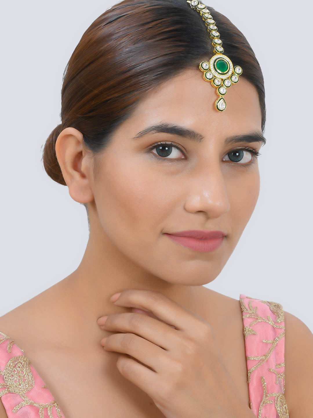 Gold Plated Emerald Green Stone Stubbed Traditional Design Kundan Maang Tikka