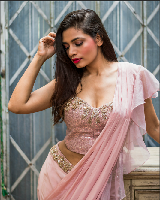 A women wearing pink Saree