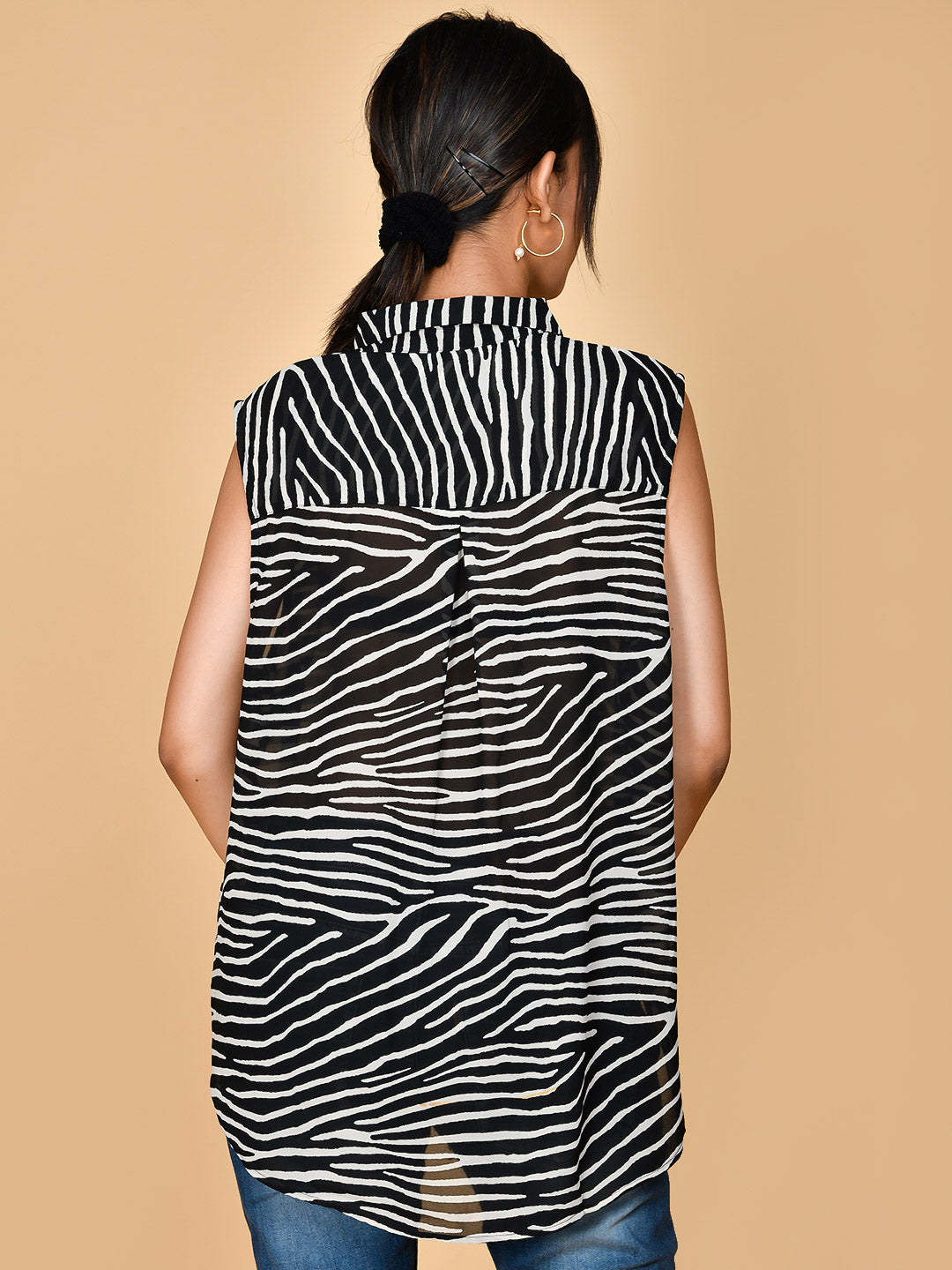 Shop This beautiful georgette striped sleeveless shirt top is designed for women and girls. Made with high quality fabric, it offers both comfort and style. The classic striped pattern adds a touch of elegance, making it perfect for casual or dressy occasions. With its sleeveless design, it is perfect for warm weather and can be easily dressed up or down.