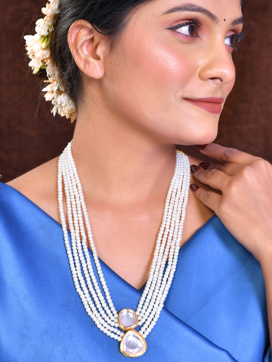 Pearl Necklace with Gold Accents and Gemstone Detailing