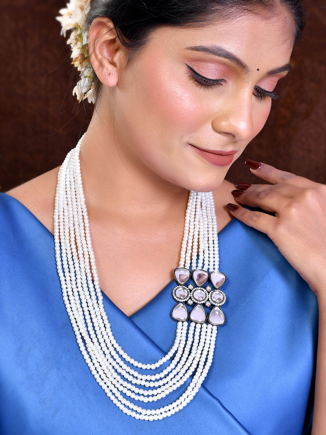 Exquisite multi-strand pearl necklace