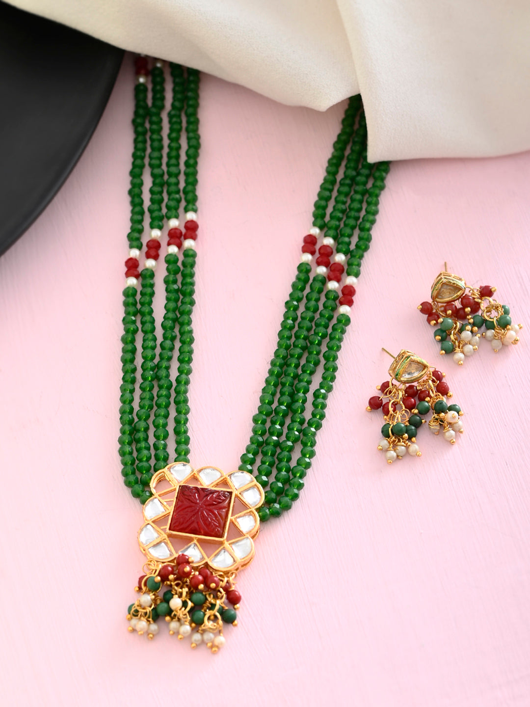 Tranding Jewellery Set With Artificial Beads For Women