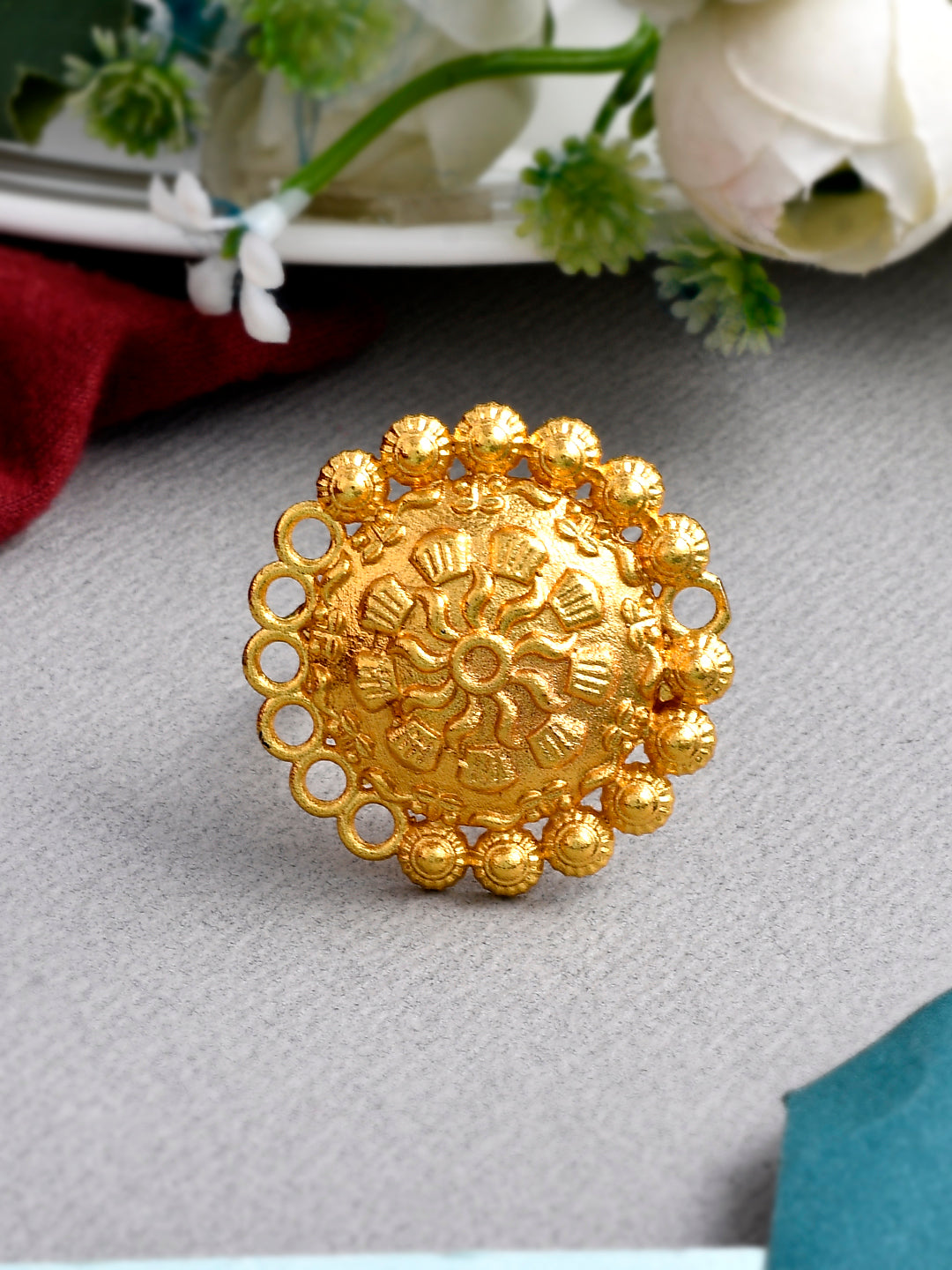 Elegant Gold Floral Ring