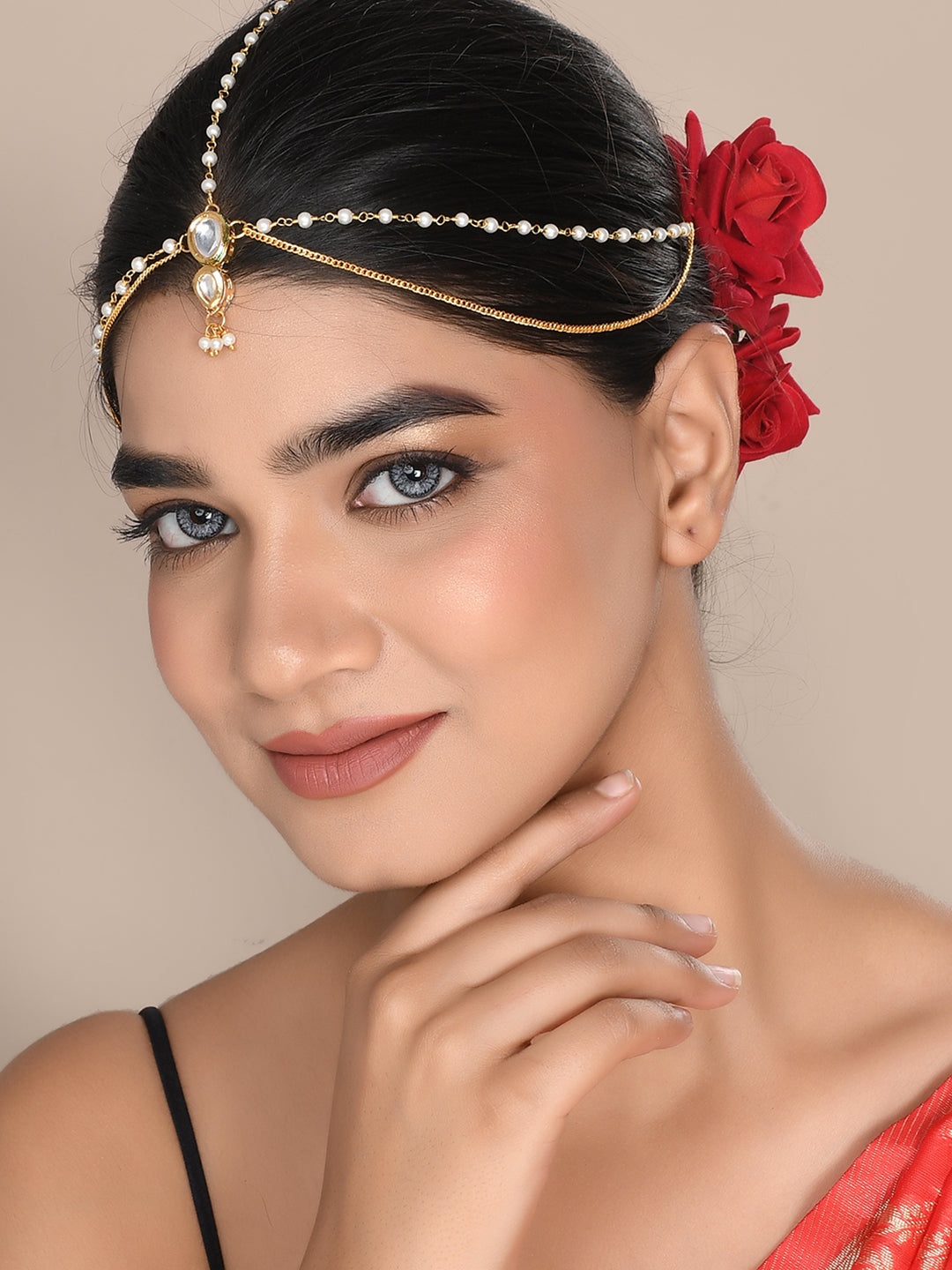 Rakhdi and matha patti | Indian bridal makeup, Indian bridal hairstyles,  Indian wedding hairstyles