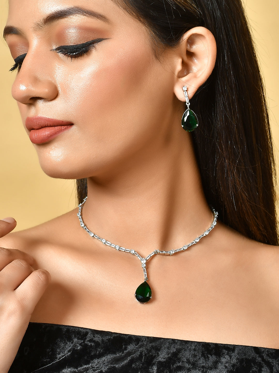 Faux Emerald Jewellery Set For Women1
