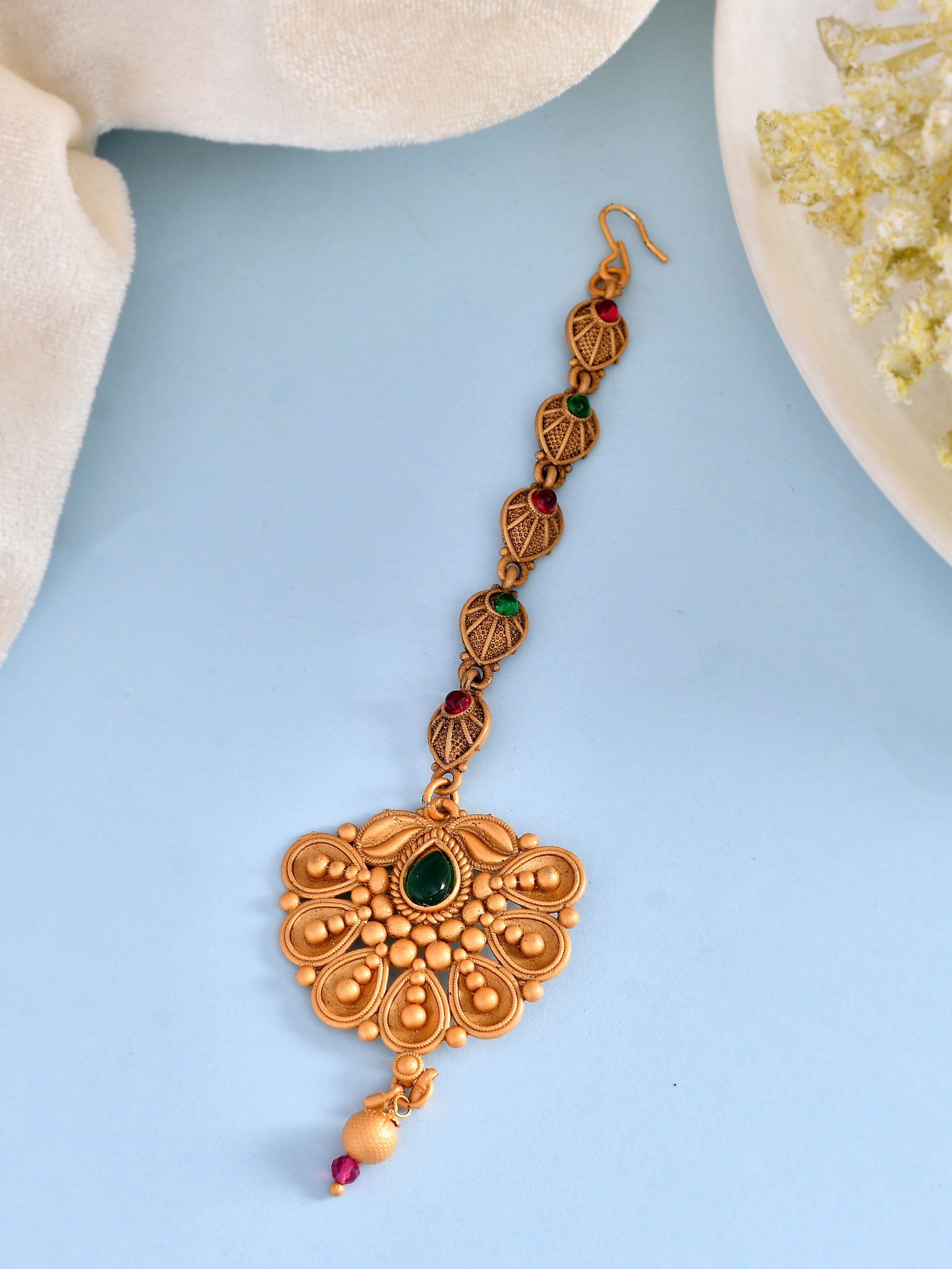 Latest design of sale maang tikka in gold