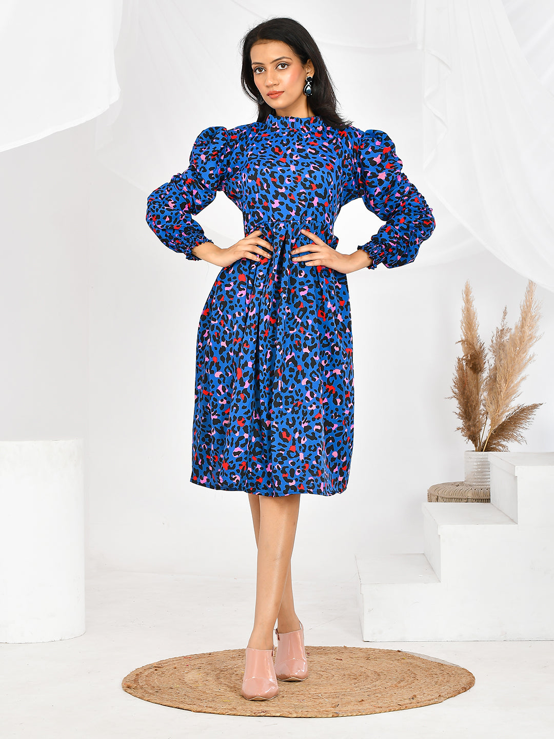 The beautiful blue print adds a touch of elegance and sophistication, while the comfortable fit ensures you'll look and feel your best. Upgrade your wardrobe with our must-have dresses today.