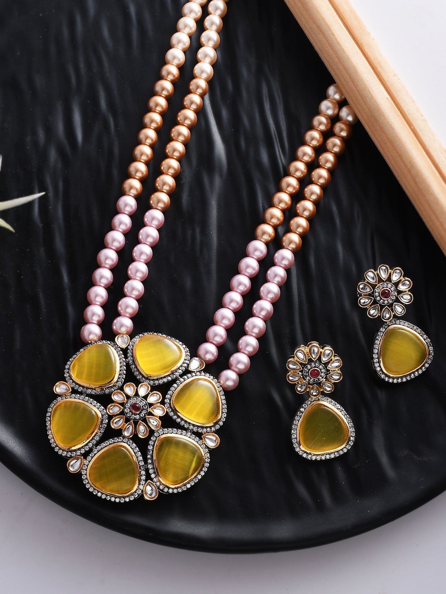 Gold Plated Pearl ranihaar Yellow Stone Stubbed Kundan Necklace Set