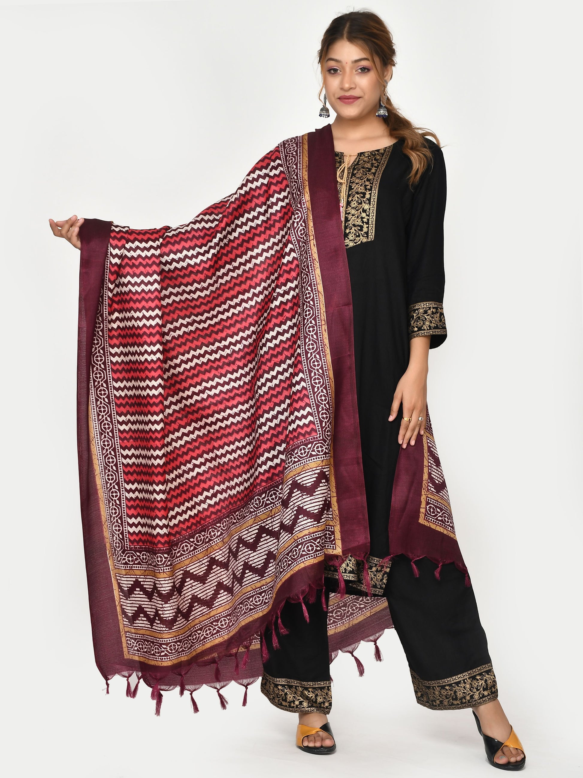 Kasarya Pink & Maroon Geometric Printed Dupatta for Women Online