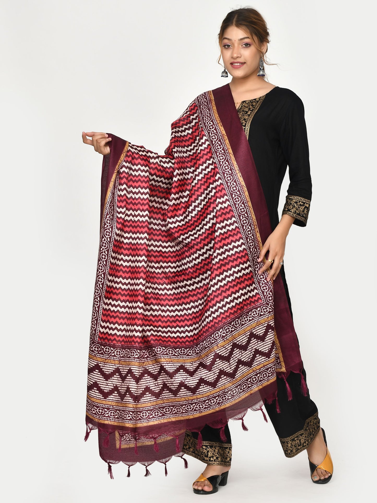 Kasarya Pink Maroon Geometric Printed Dupatta